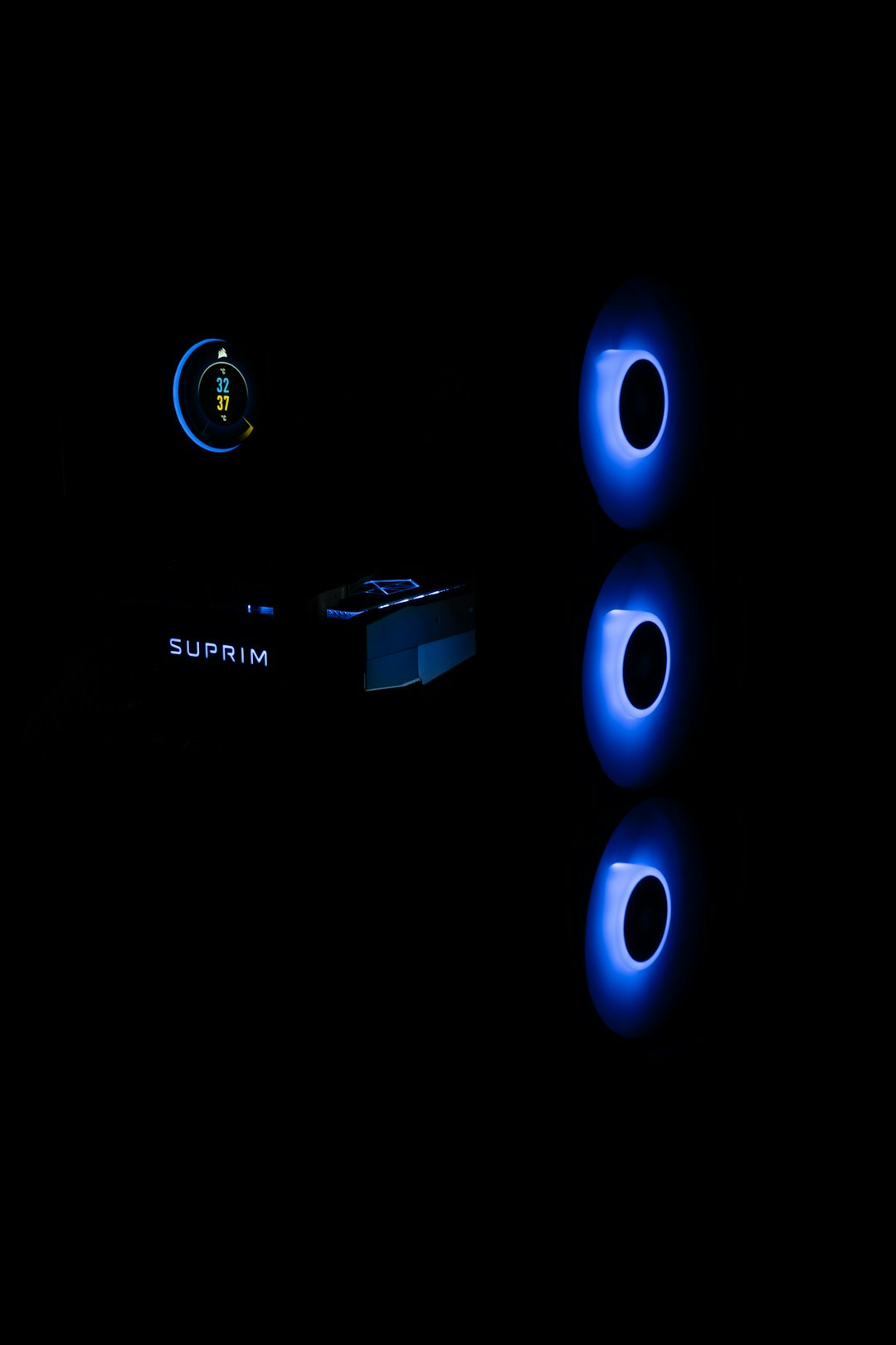 cta-01 a-dark-room-with-three-blue-lights-on-the-wall-os8odlqsb7a